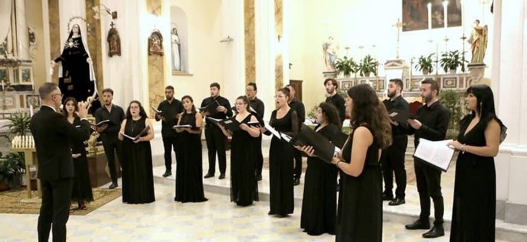 Vibo, nel Duomo di San Leoluca il concerto del “Coro Giovanile Calabrese”