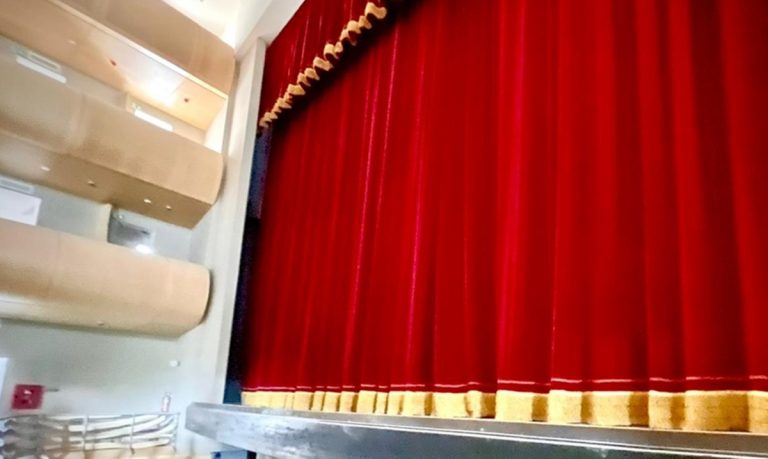 Teatro di Vibo, il polo di Centro: «Dalla giunta Limardo lungo elenco di violazioni normative»