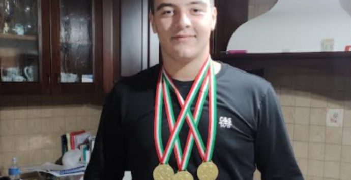Pesi: giovane vibonese conquista tre medaglie nel Campionato nazionale