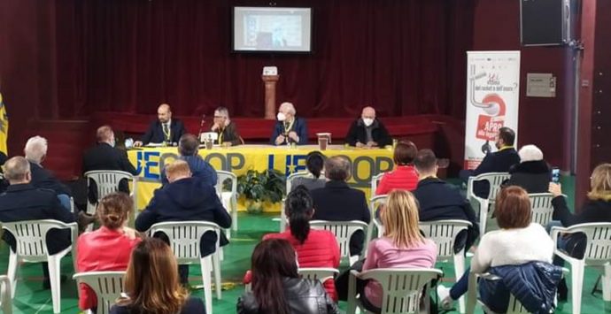 La Carovana antiracket a Vibo: «Offriamo aiuto per non finire stritolati dalla malavita»