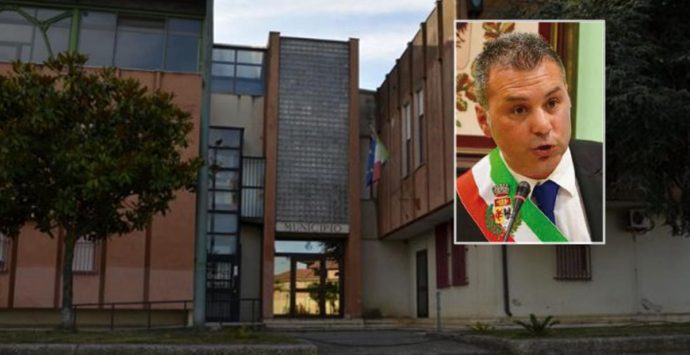 Comune di Stefanaconi sciolto per infiltrazioni mafiose, ecco le relazioni del ministro Piantedosi e del prefetto