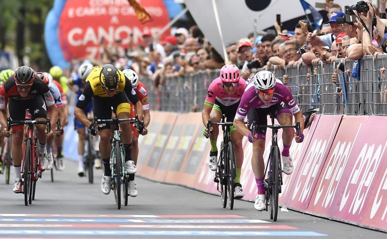 Il Giro d’Italia passa anche da Pizzo: chiusa al transito via Nazionale