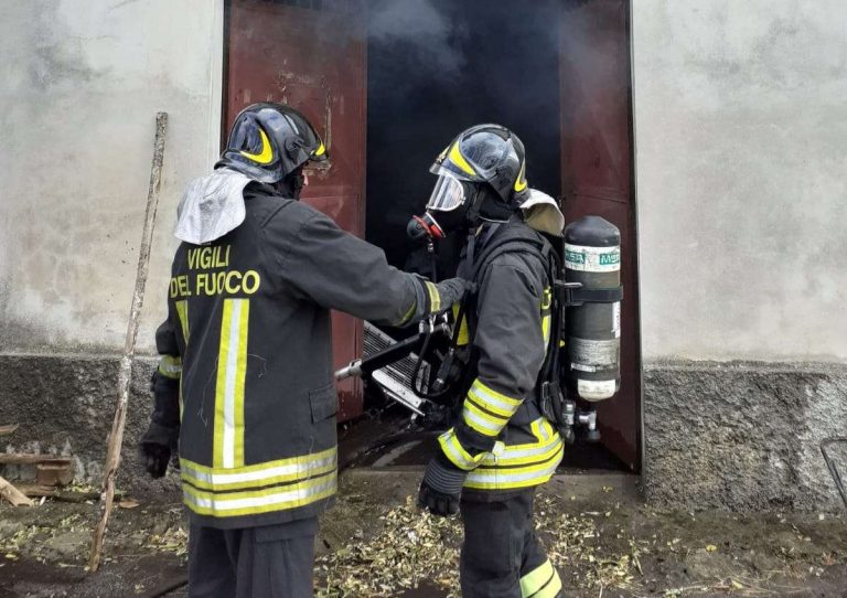 San Nicola da Crissa: per sfuggire alle fiamme cade da un muretto, grave un 49enne