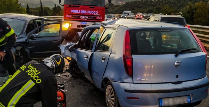 Incidente mortale a Cosenza: una vittima nel frontale tra due auto