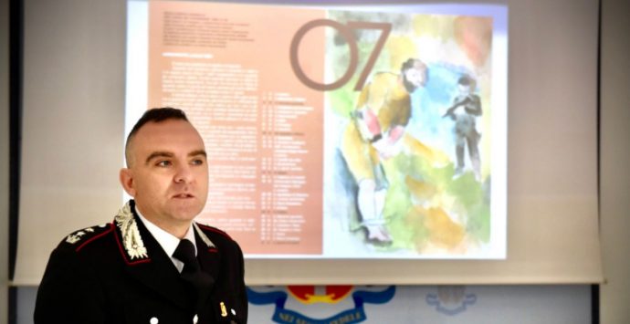 Vibo, presentato il calendario dei carabinieri: celebra i 200 anni del primo Regolamento dell’Arma