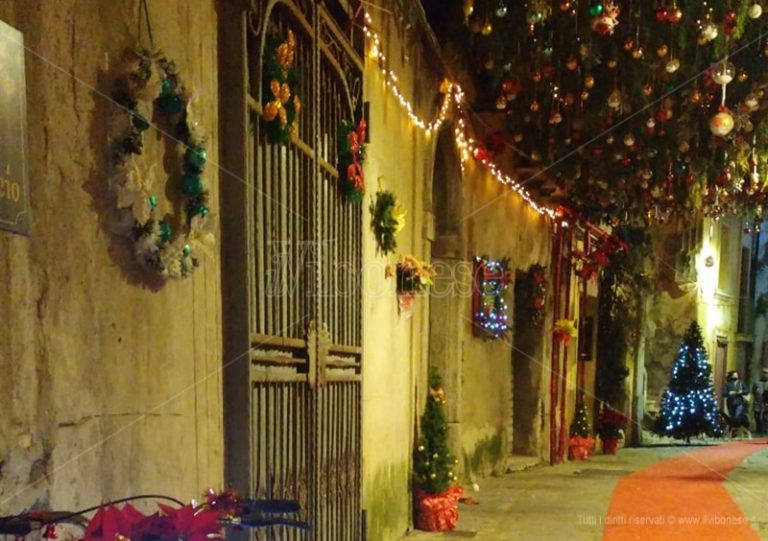 Nicotera, le luminarie costano 40mila euro. La minoranza: «Ignorata la nostra proposta di risparmio»