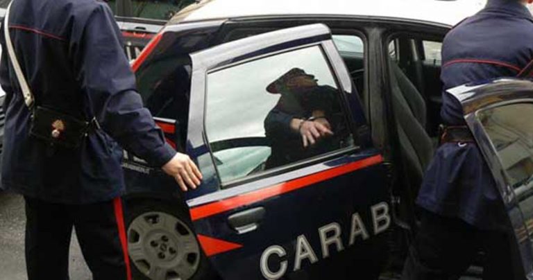 Aggredirono ex sindaco: due 17enni finiscono in carcere nel Crotonese