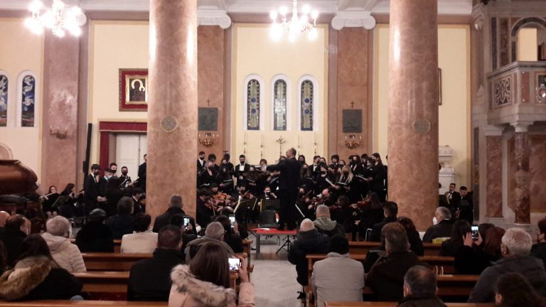 Mileto, successo per il concerto dell’orchestra e coro “Vito Capialbi”