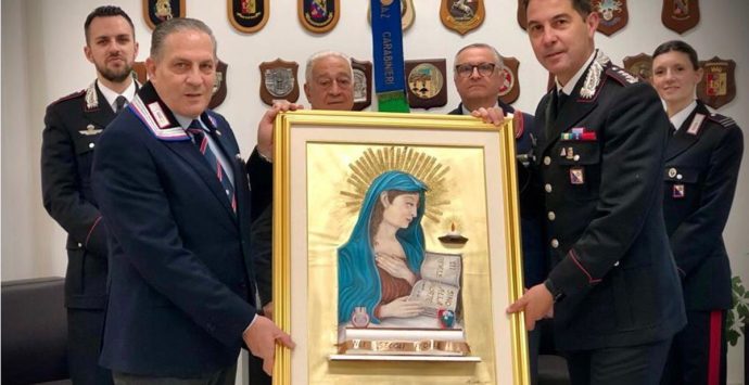La sacra effige della Virgo Fidelis donata ai carabinieri di Vibo