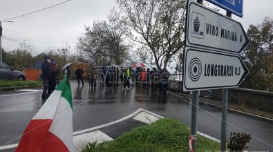 Strada crollata a Longobardi, sit-in dei cittadini di Vibo Valentia -Video