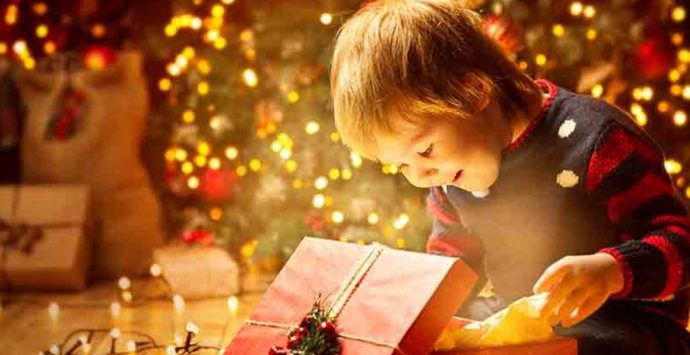 Babbo Natale solidale: anche quest’anno a Vibo l’iniziativa del giocattolo sospeso