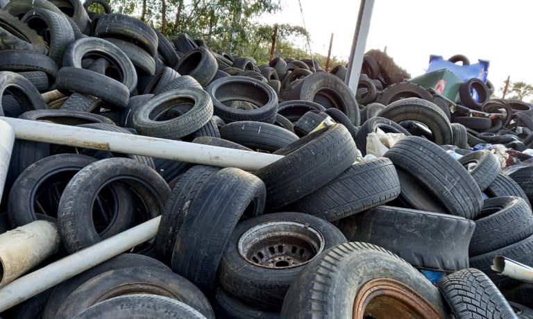 Microdiscariche nel Vibonese: raccolti quattromila pneumatici abbandonati