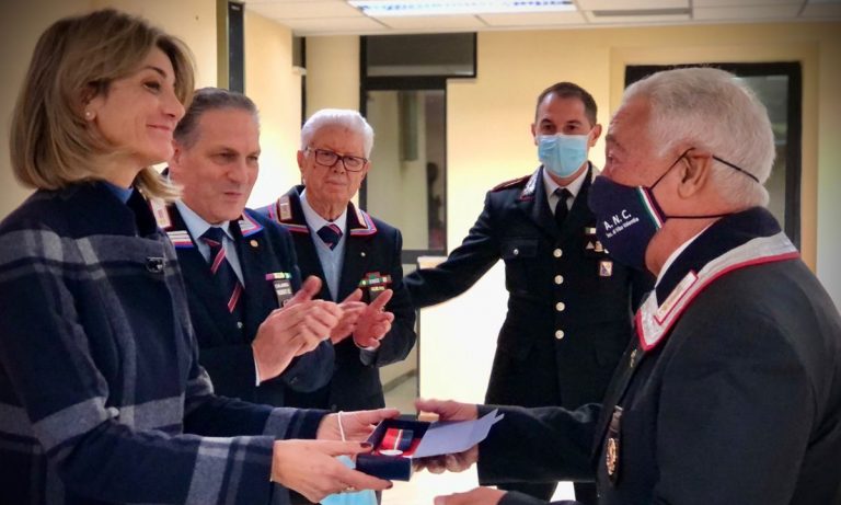 Il prefetto Lulli consegna gli attestati di fedeltà all’associazione nazionale carabinieri -Foto