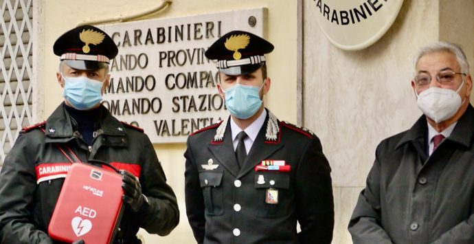 Fondazione Veronesi, la Delegazione vibonese dona un defibrillatore ai carabinieri