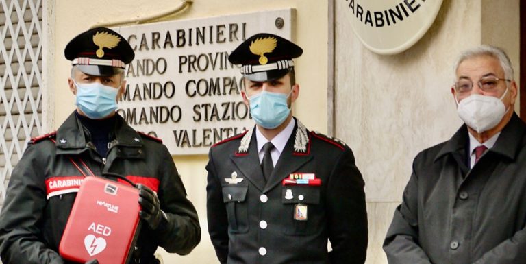 Fondazione Veronesi, la Delegazione vibonese dona un defibrillatore ai carabinieri