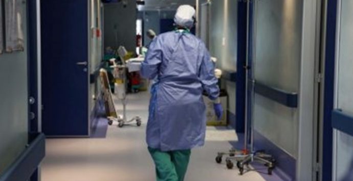 Ospedale di Vibo, carenza di personale: l’Asp continua a indire gare per reclutare medici