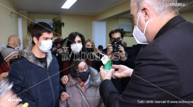 Mileto, il vescovo Nostro inaugura i nuovi uffici insieme ai ragazzi disabili: «Arricchiscono la vita» -Video