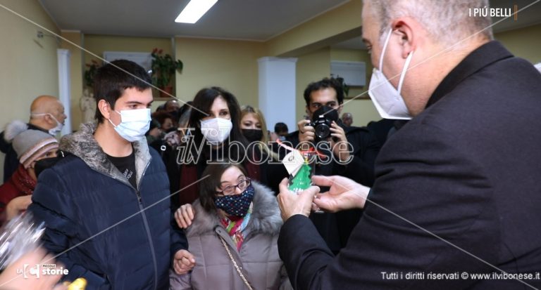 Mileto, il vescovo Nostro inaugura i nuovi uffici insieme ai ragazzi disabili: «Arricchiscono la vita» -Video