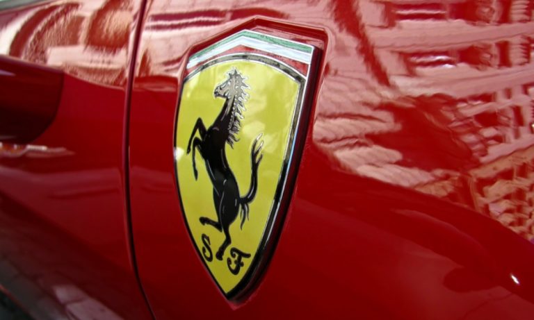 Tropea celebra la Ferrari: previste esposizioni e la presentazione del libro “Dentro la scuderia”