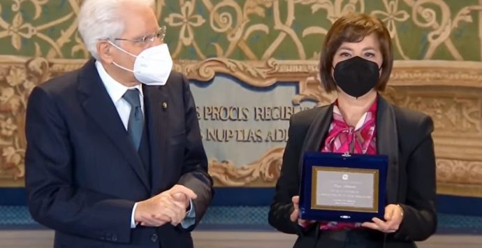 Alfieri della Repubblica, Mattarella consegna il premio a Itg-Iti di Vibo e a Lida Carullo