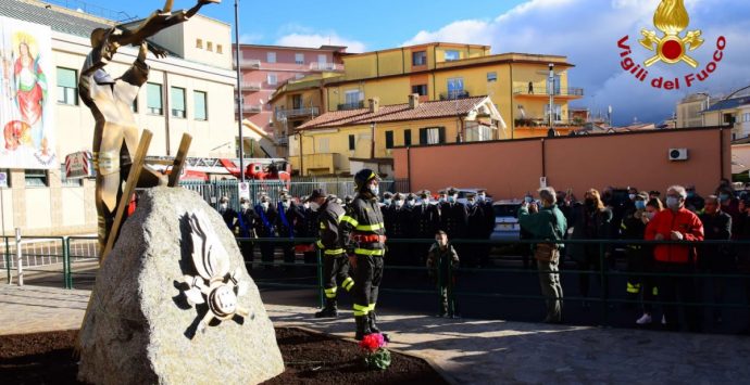 Vibo celebra Santa Barbara: inaugurato un monumento dedicato ai vigili del fuoco