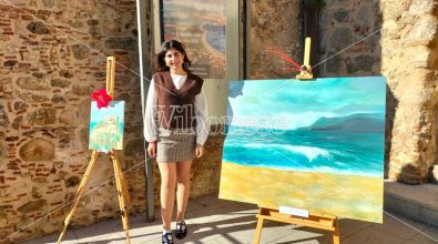 A Nicotera la mostra della giovane artista che dipinge l’amore per la sua terra