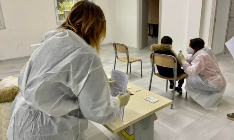 Stefanaconi, negativi i tamponi su alunni e docenti della scuola elementare. Resta chiuso l’asilo