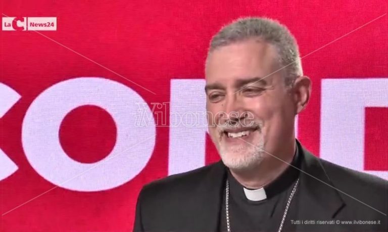 Vibo, il vescovo Attilio Nostro in visita negli studi di LaC – Video