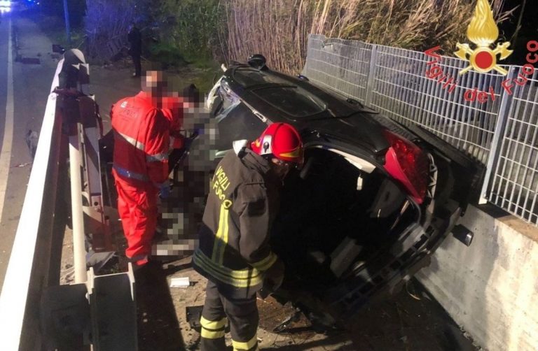 Incidente nel Catanzarese: perdono la vita sulla 106 due cugini di 29 anni