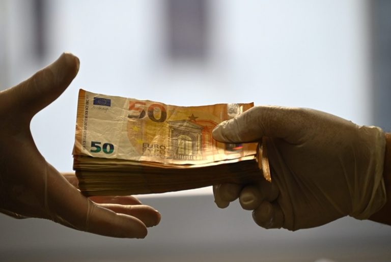 Vibo, mazzetta di mille euro per oliare pratiche Inail per 23mila: le accuse della Procura all’imprenditore Giuseppe D’Amico