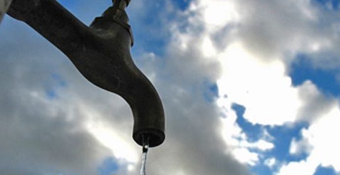 Emergenza idrica a Vibo Valentia: «Riempire subito i serbatoi comunali»
