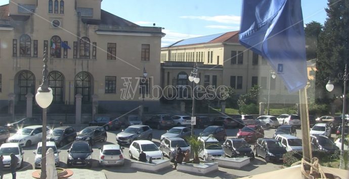 Vibo, piazza Municipio: in arrivo l’ordinanza che riduce il parcheggio – Video