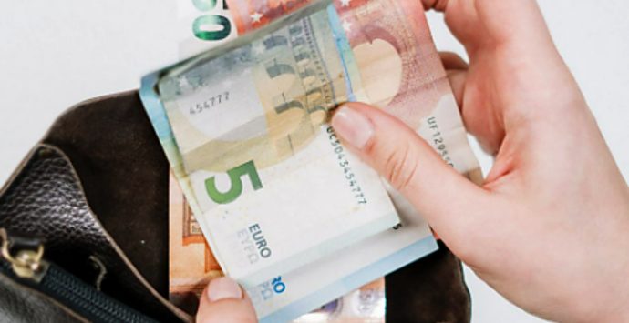 Salario minimo, ecco gli appuntamenti nel Vibonese per la raccolta firme