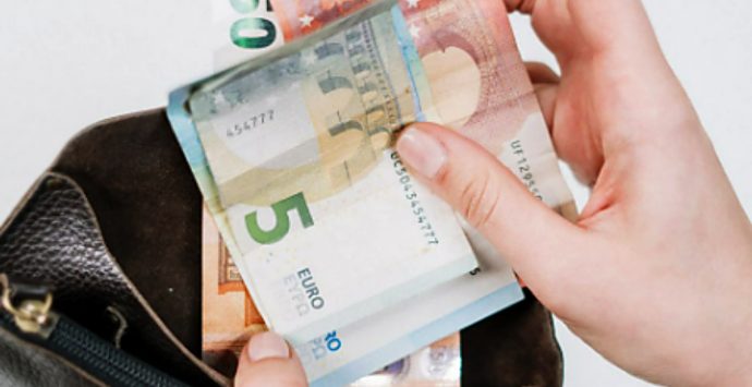 Salario minimo, ecco gli appuntamenti nel Vibonese per la raccolta firme