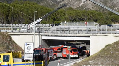 Tir si ribalta in A2: muore autista di una ditta del Vibonese