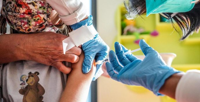 Covid, vaccini per bambini nelle scuole: ci sono anche 6 istituti vibonesi