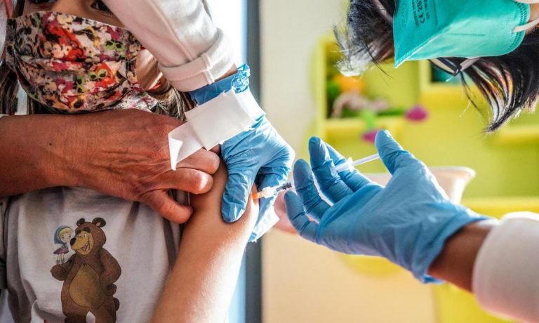 Al via anche nel Vibonese la campagna vaccinale anti-influenzale e anti-Covid