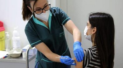 Vaccinazione per gli adolescenti? A Vibo non si può: manca Pfizer e l’Asp attende…