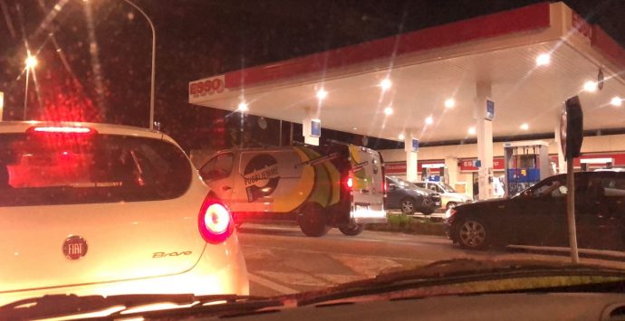 Aumento del prezzo del gasolio: a Vibo lunghissime file ai distributori di benzina