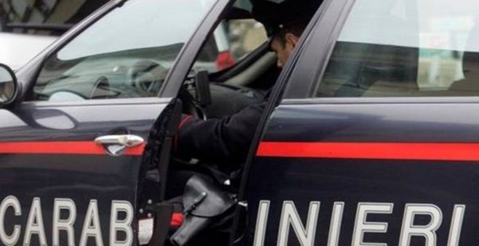 Calabria, spara con la pistola al cognato e lo ferisce: fermato dai carabinieri