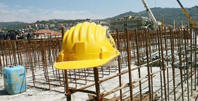 Incidente nel cantiere del nuovo ospedale della Sibaritide: grave un operaio