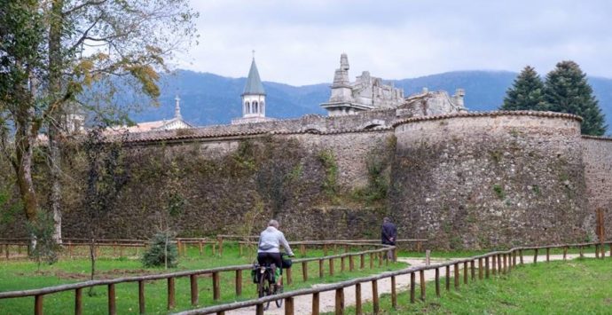 Siluna Fest 2024: un viaggio tra cultura e natura in bici che passa dalla Certosa e attraversa il Parco regionale delle Serre