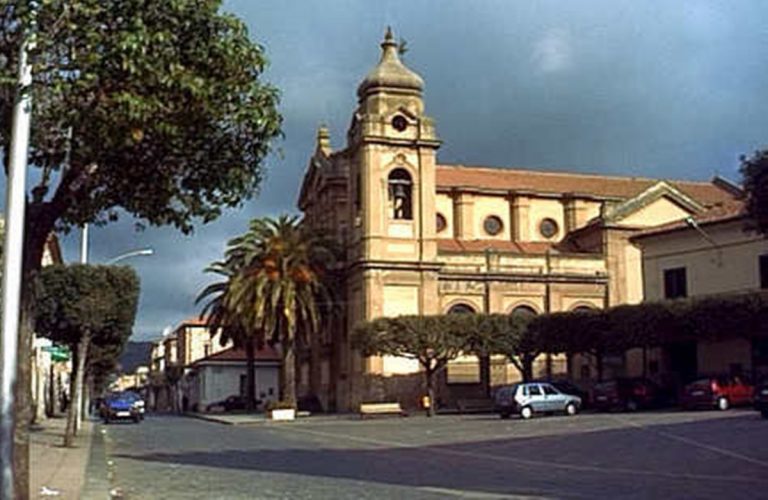 Limbadi fra funerali “blindati” e il “giallo” per affissioni di cordoglio alla famiglia Mancuso