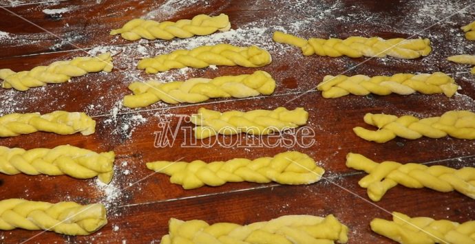 Il “dolce” Carnevale vibonese tra “nacatuli”, chiacchiere e pignolate -Video