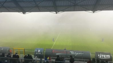 Scende la nebbia al Luigi Razza: Vibonese-Taranto momentaneamente sospesa