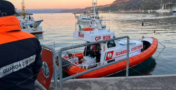 Cadavere al largo di Lamezia recuperato dagli uomini della Capitaneria di porto di Vibo