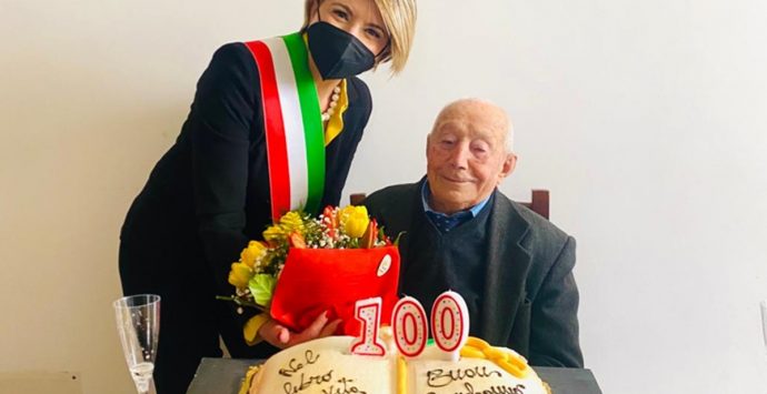 Vibo Valentia festeggia il secolo di vita di nonno Giovanni Russo