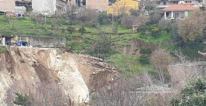 Frana a San Calogero, altre famiglie a rischio evacuazione: chiesto lo stato di calamità naturale