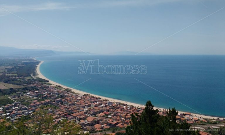 Nicotera, appuntamento con Plastic free per ripulire parte del lungomare