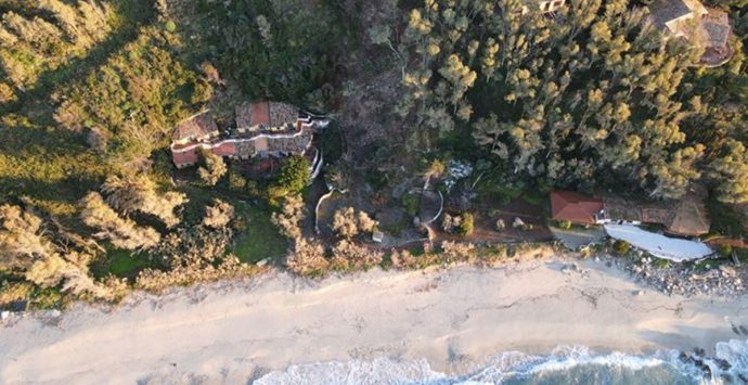 Parghelia, sequestrata strada realizzata a ridosso del mare: tre denunce